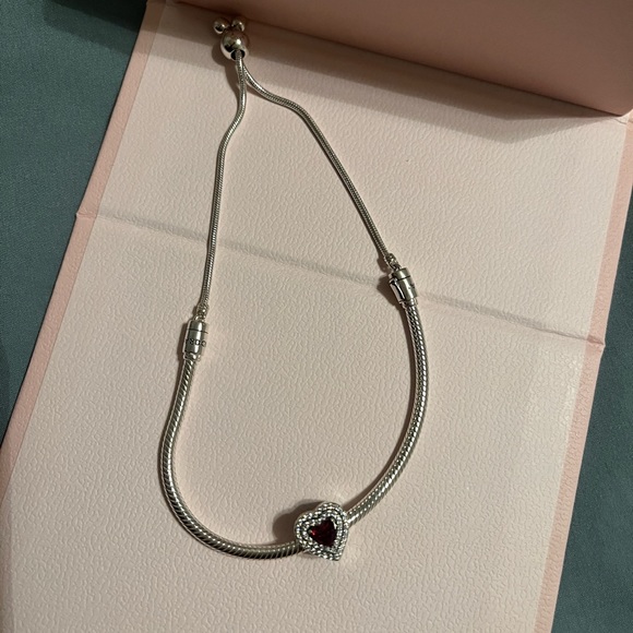 Pandora bracelet with heart charm - Picture 4 of 5
